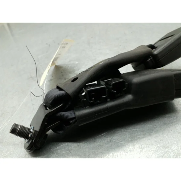 Attache ceinture arriere centrale TOYOTA AVENSIS 3