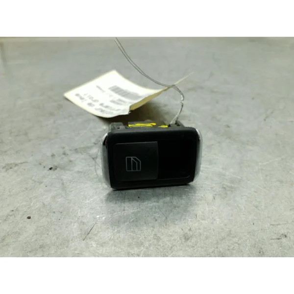 Interrupteur de leve vitre arriere droit MERCEDES CLASSE C 204