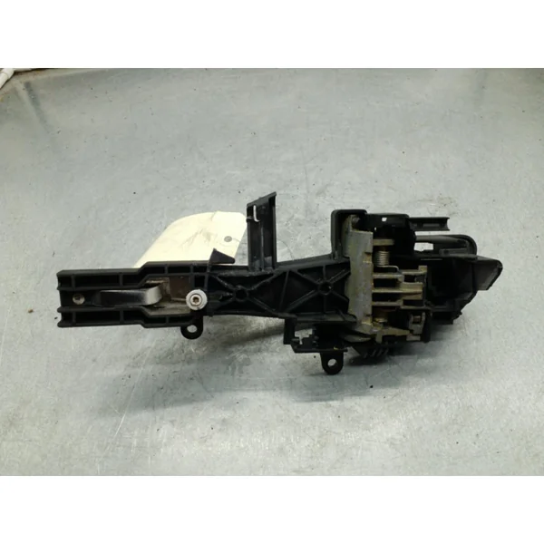 Poignee porte arriere droit BMW SERIE 1 E87