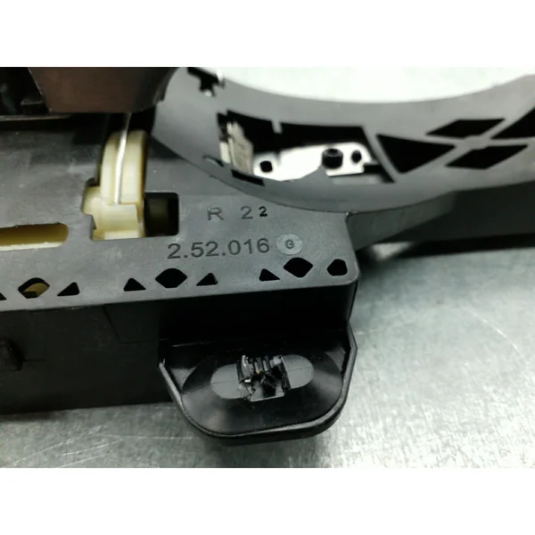 Poignee porte avant droit RENAULT GRAND SCENIC 4
