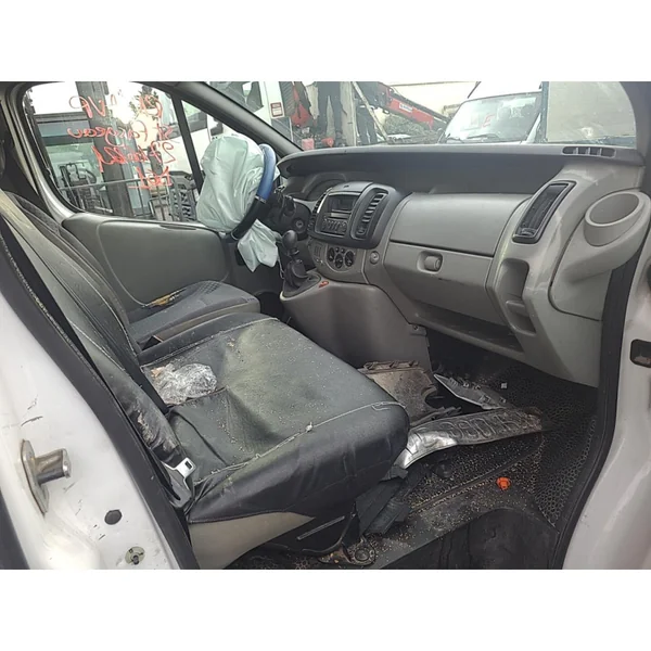 Poignee porte avant droit RENAULT TRAFIC 2